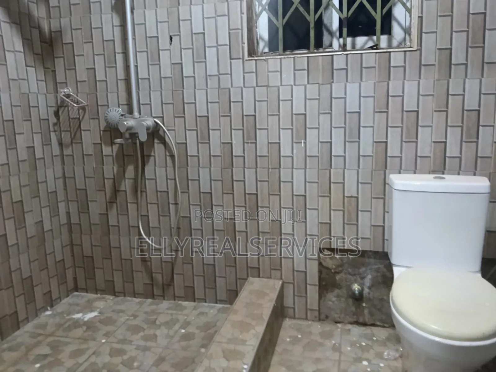 3bdrm Apartment in Ellyrealservices, Frafraha for rent