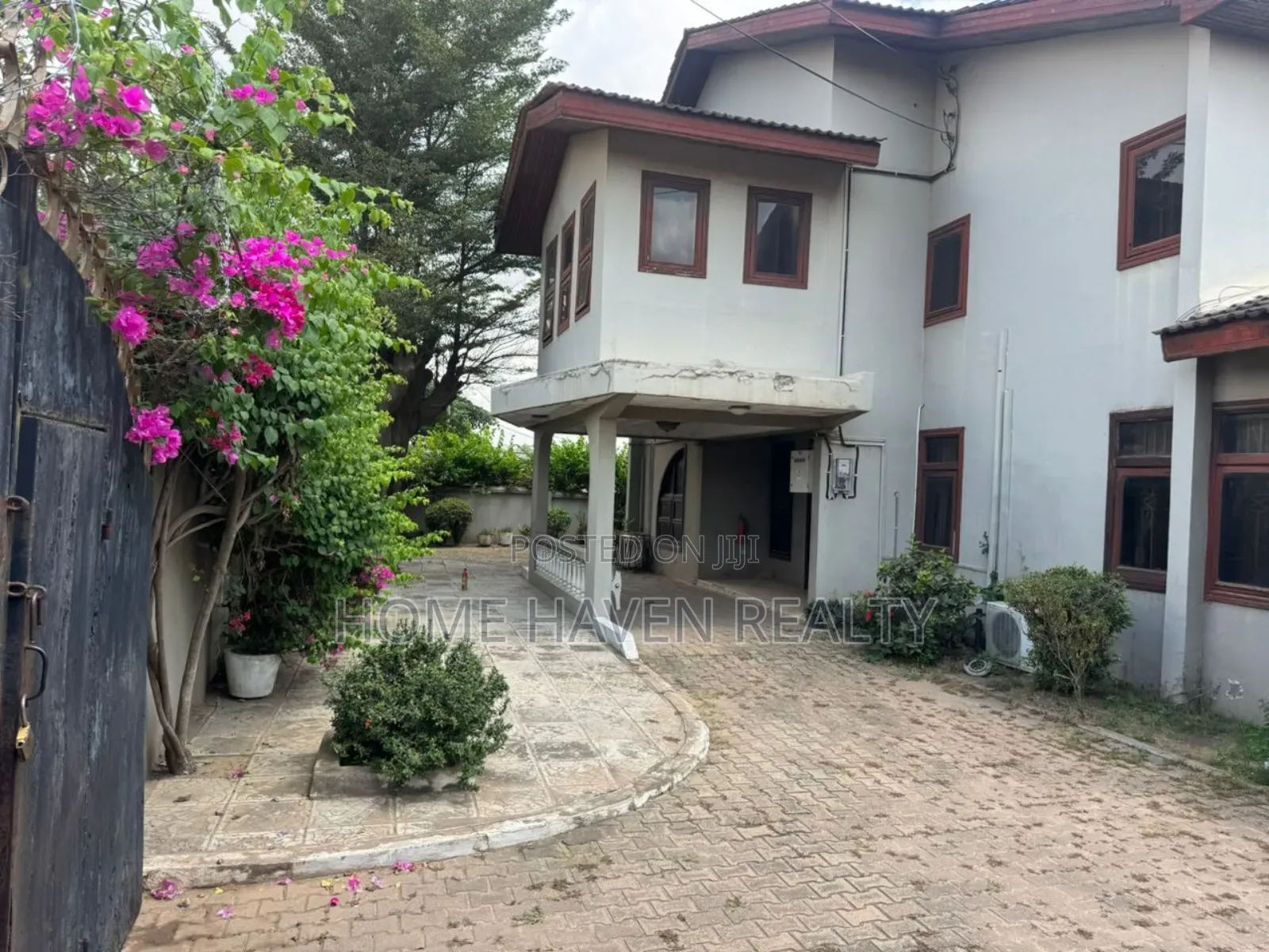 4bdrm House in Achimota Abc, Neoplan for sale