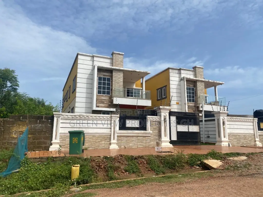 4bdrm Duplex in West Hills Mall Area for rent