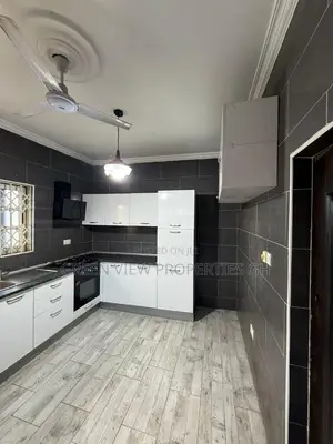 4bdrm Duplex in West Hills Mall Area for rent