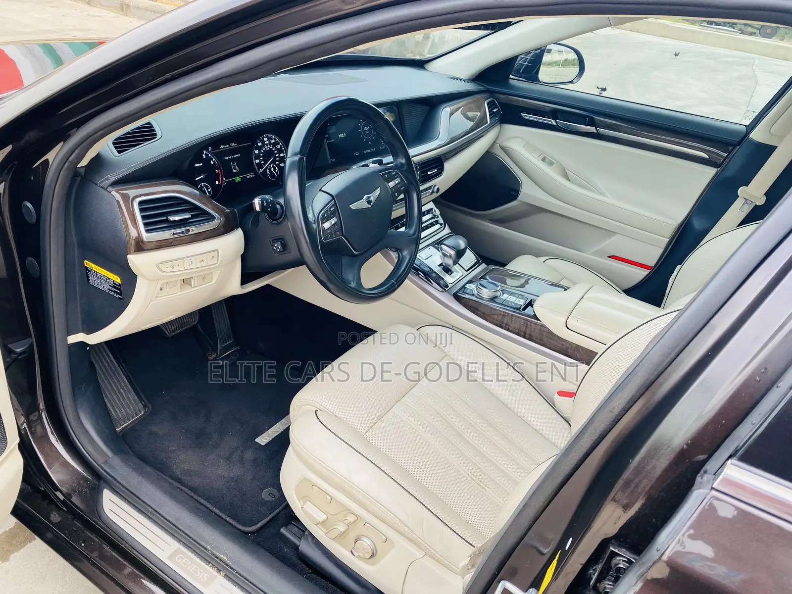 Genesis G90 3.3T Premium 2018