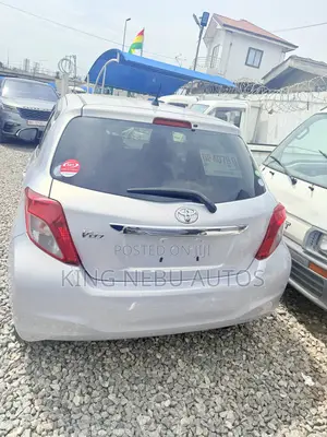 Toyota Vitz 1.3 AWD 5dr 2012 Gray