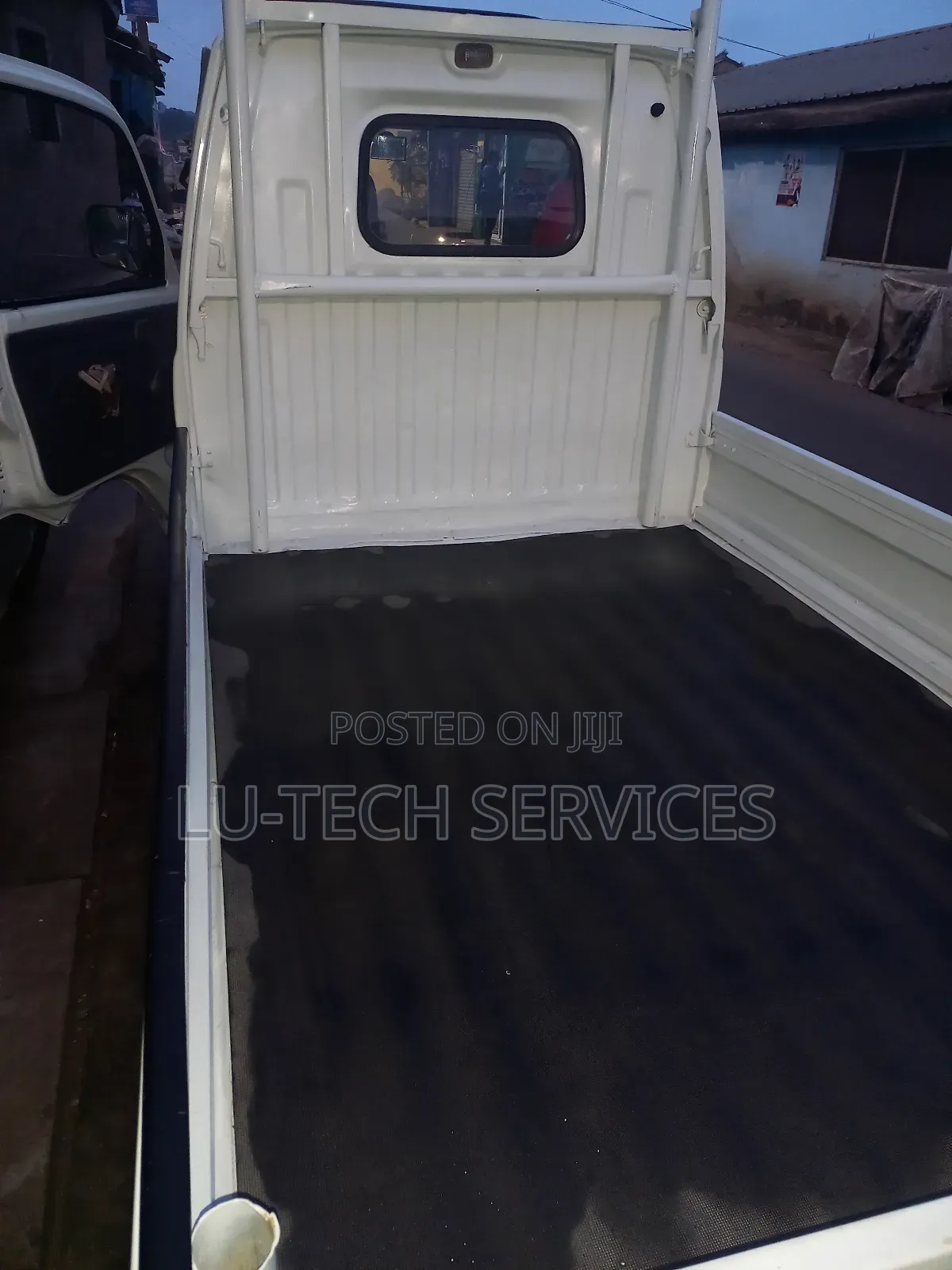 Mitsubishi Minicab Truck 2000 White