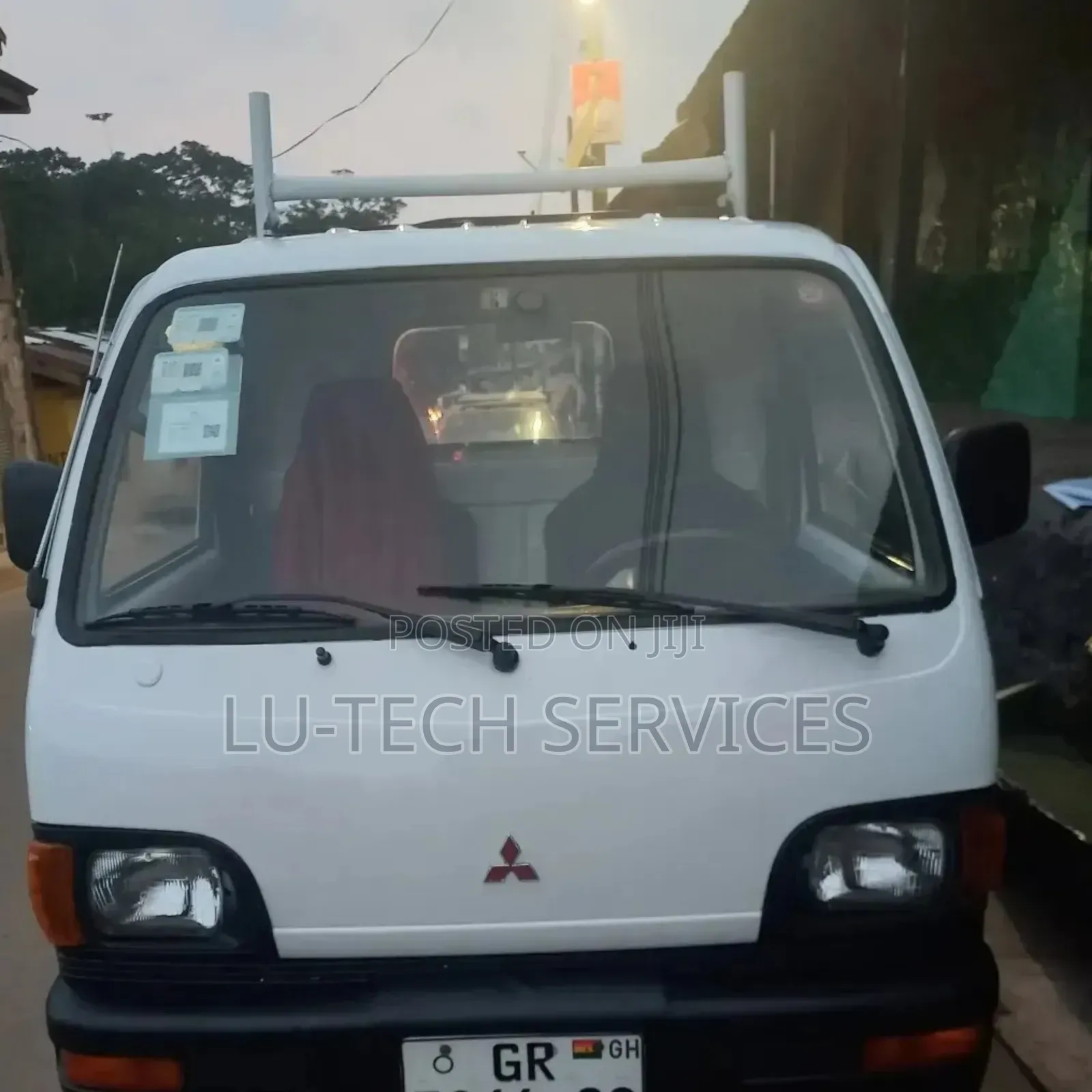 Mitsubishi Minicab Truck 2000 White