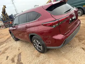 Toyota Highlander XLE 2021 Red