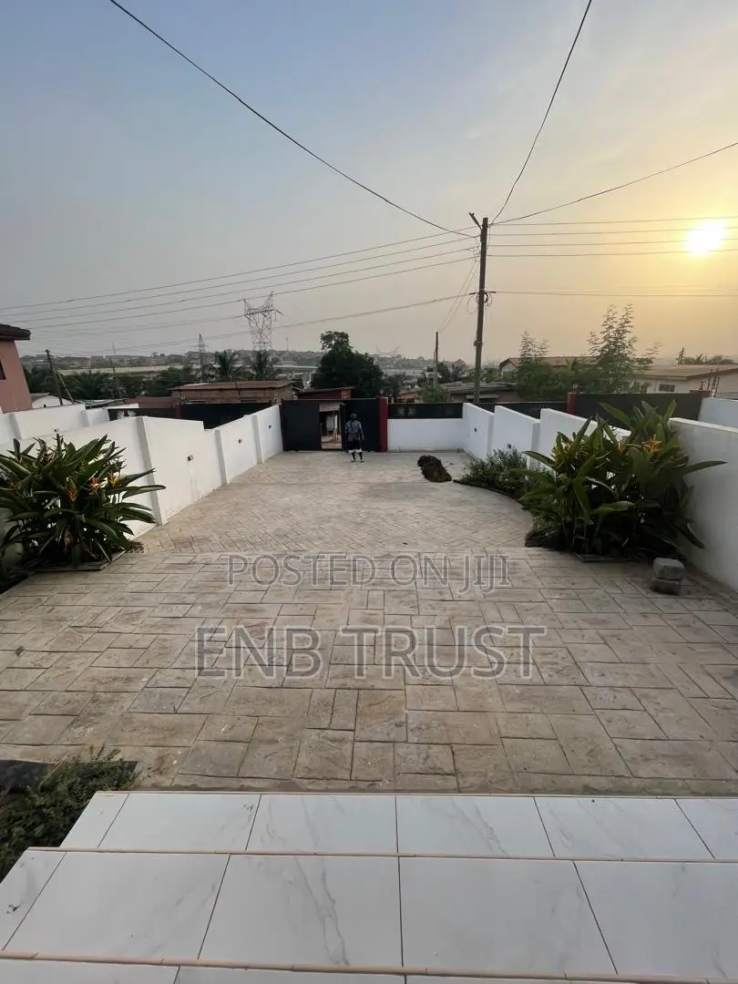4bdrm Duplex in Kwabenya, Ga East Municipal for sale