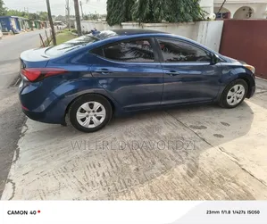 Hyundai Elantra SE Sedan FWD (1.8L 4cyl 6A) 2016 Blue