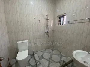 4bdrm Apartment in Madina Estate for rent