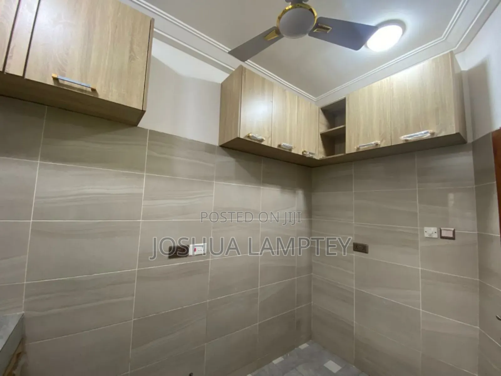 4bdrm Apartment in Madina Estate for rent