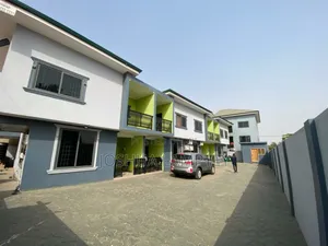 4bdrm Apartment in Madina Estate for rent