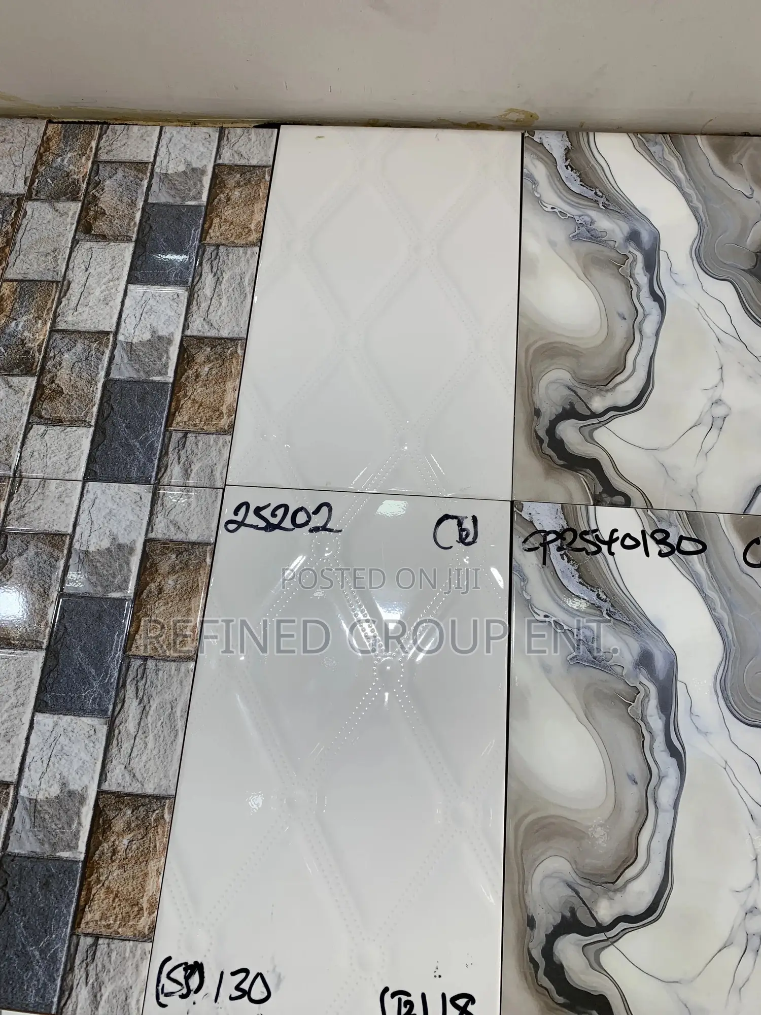 25/40 Wall Tiles. Grade 1
