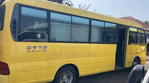 Hyundai County 2012 Yellow