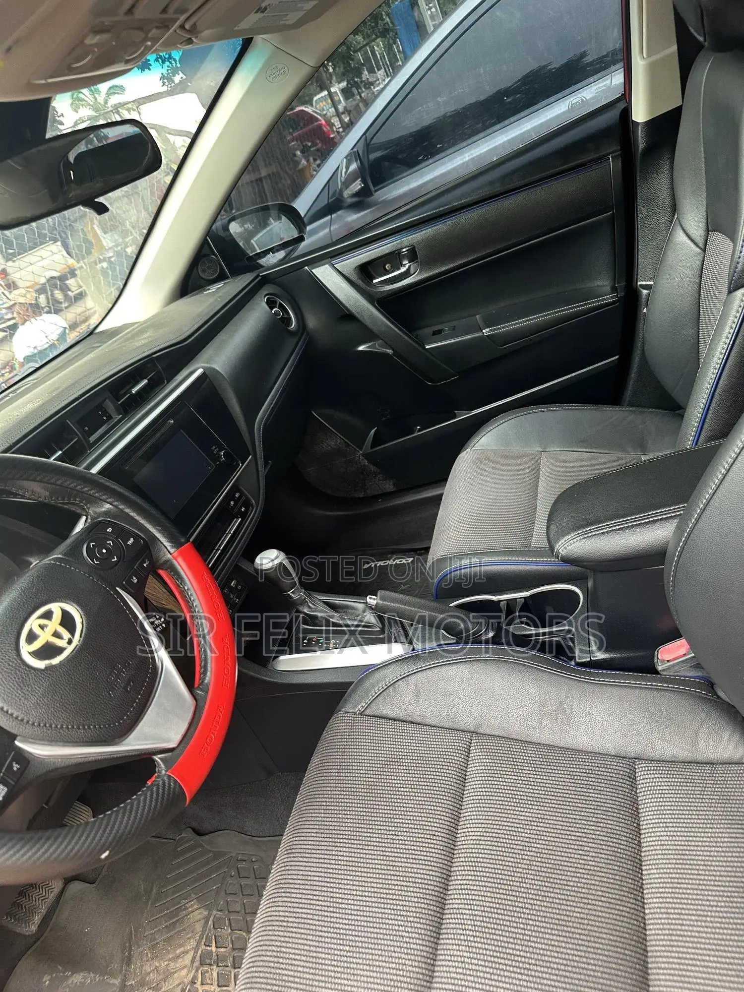 Toyota Corolla SE (1.8L 4cyl 2A) 2018 Red