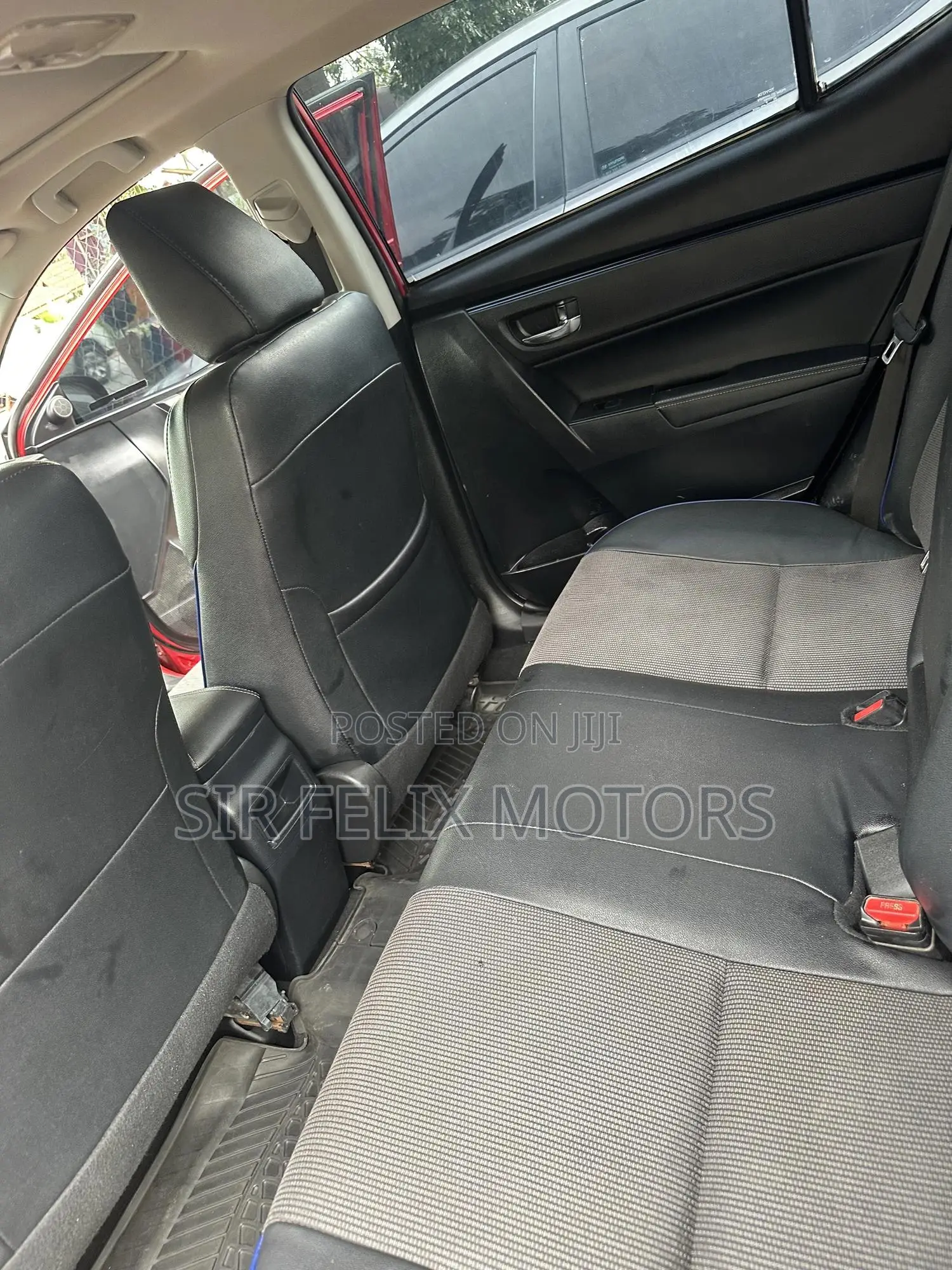 Toyota Corolla SE (1.8L 4cyl 2A) 2018 Red