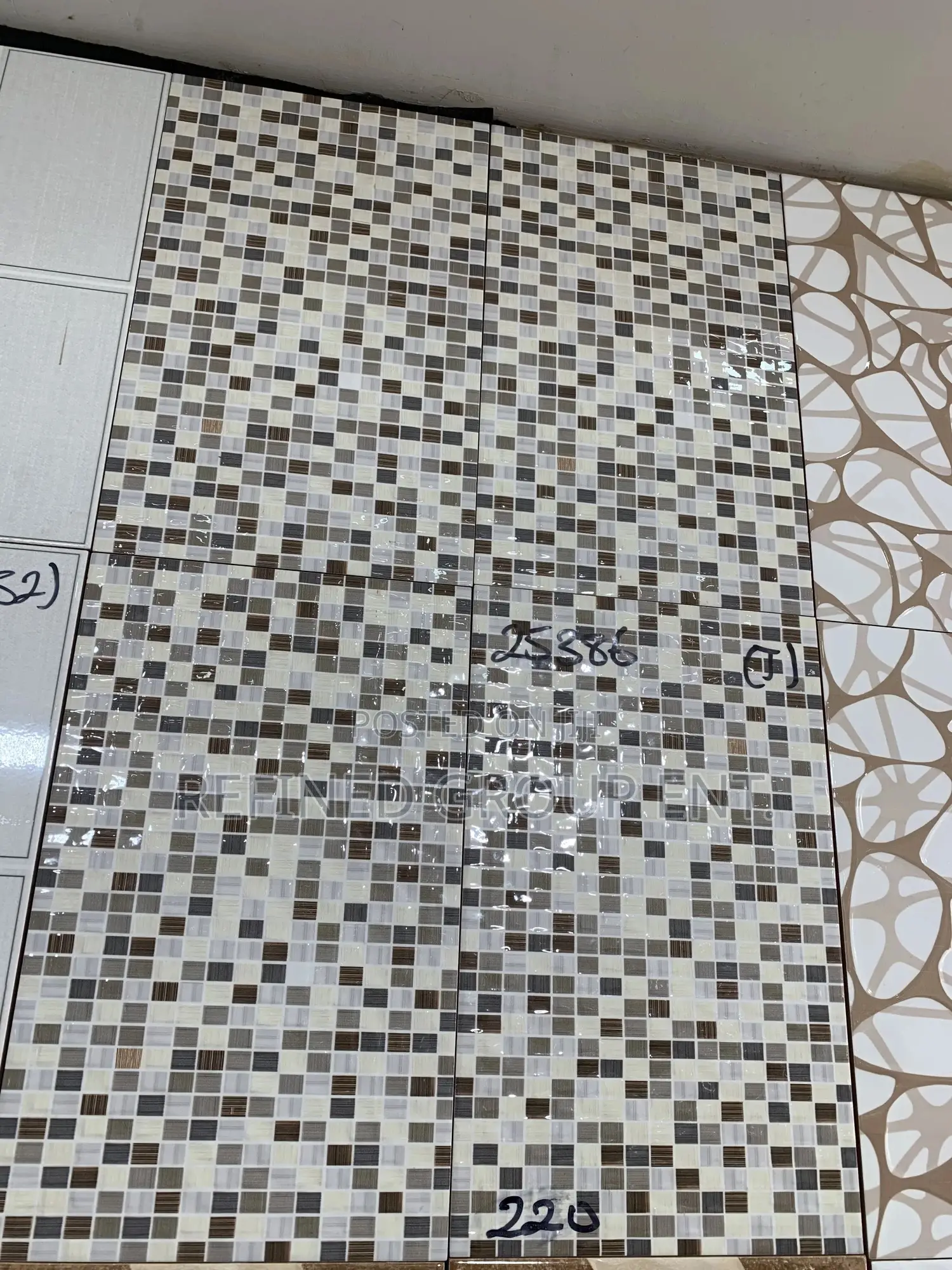 Wall Tiles. 25/40cm
