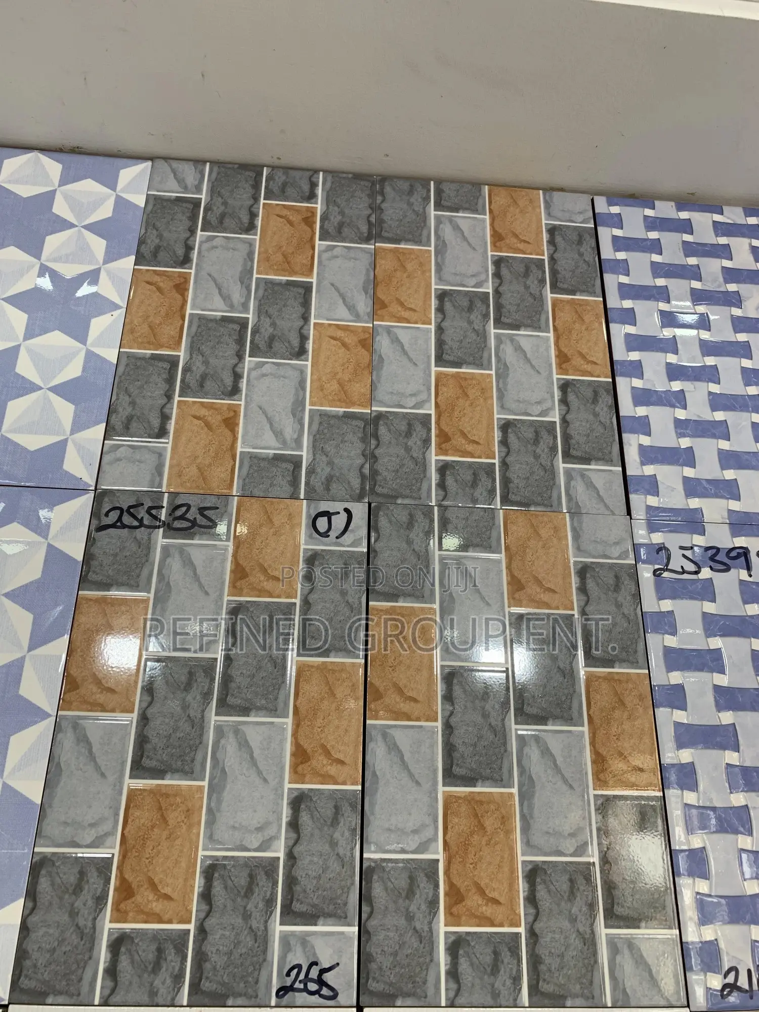 Wall Tiles. 25/40cm