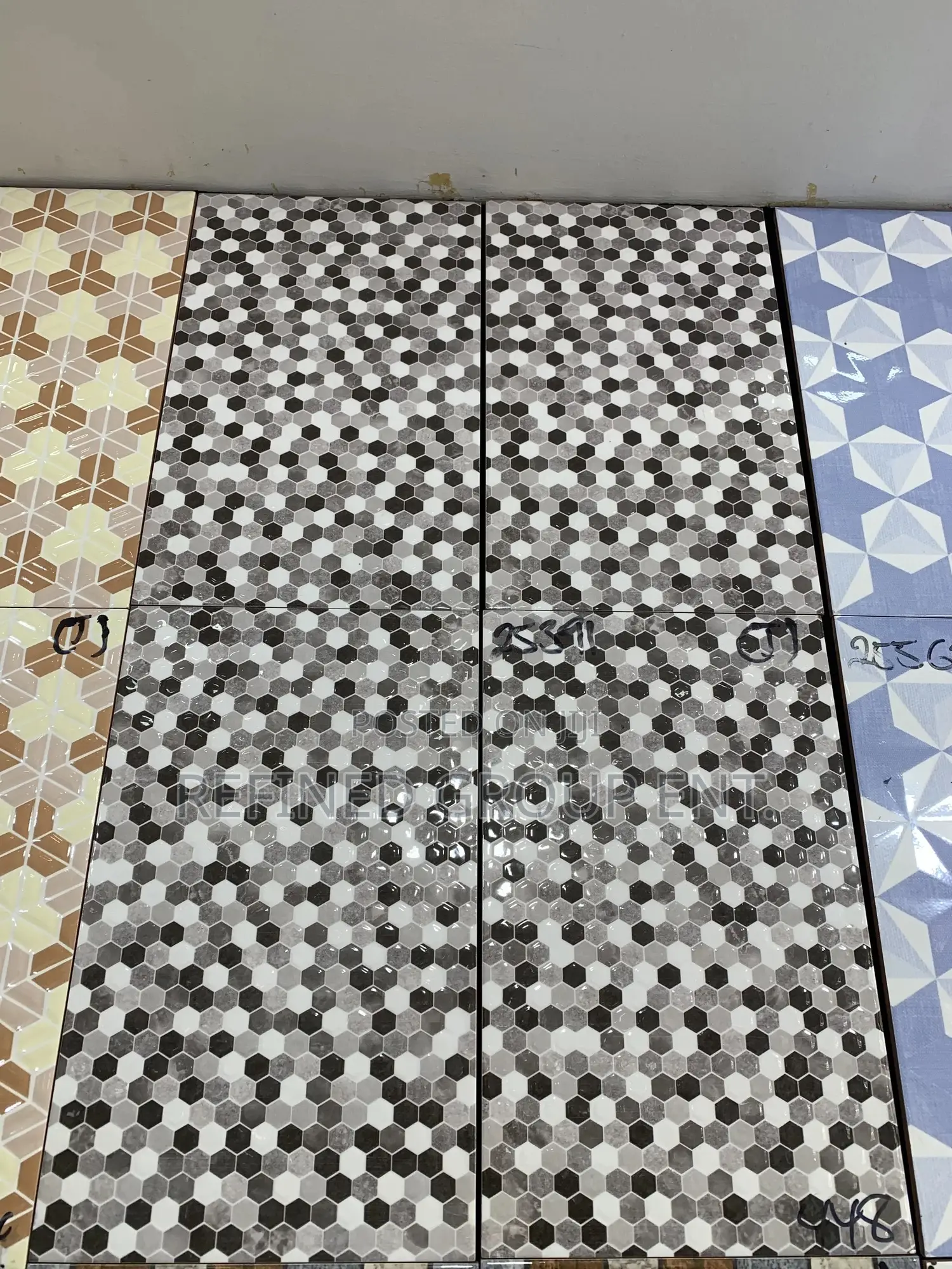 Wall Tiles. 25/40cm