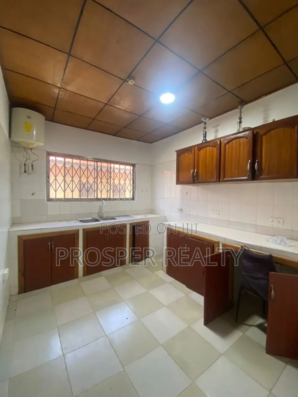 3 Bed House/Office Space
