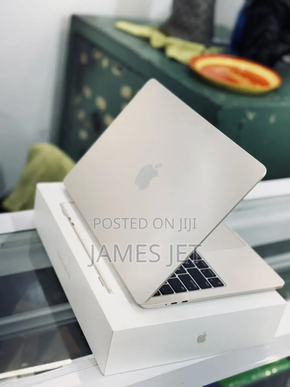 New Laptop Apple MacBook Air 2022 M2 16GB Apple M2 SSD 256GB