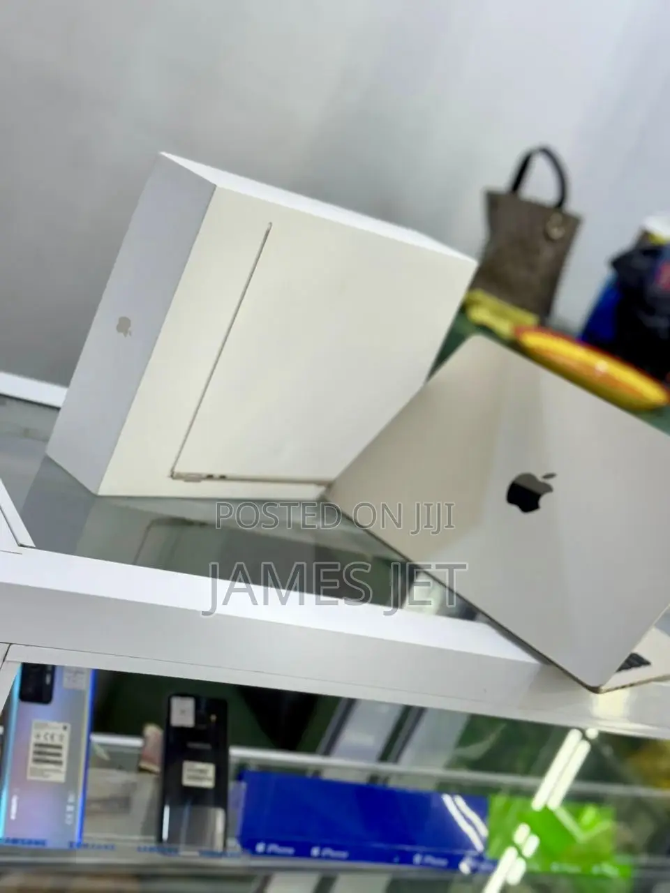 New Laptop Apple MacBook Air 2022 M2 16GB Apple M2 SSD 256GB