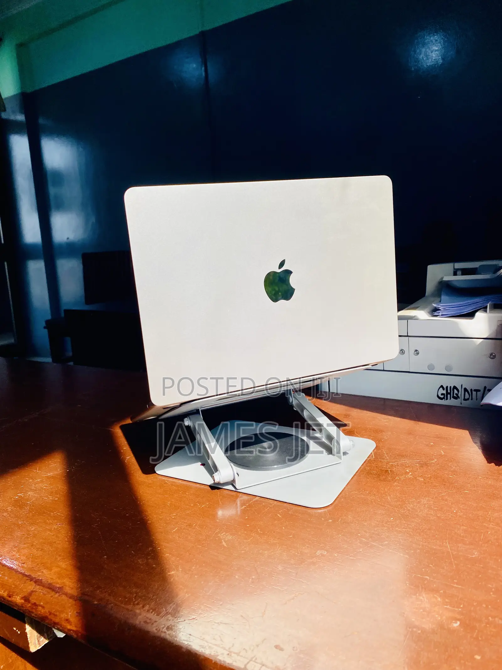 New Laptop Apple MacBook Air 2022 M2 16GB Apple M2 SSD 256GB