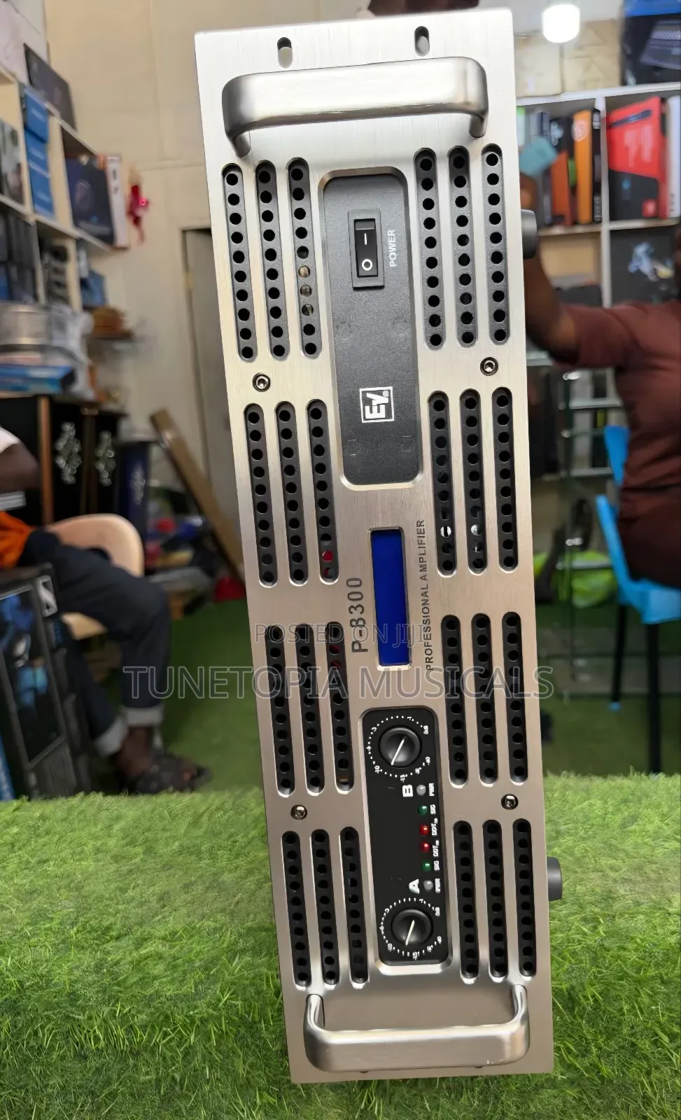 Electro-Voice (Ev) P-8300 Professional Power Amplifier