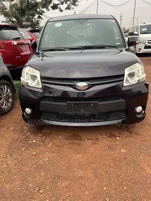Toyota Sienta 1.5 FWD 2014 Burgundy