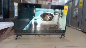 Dolphine Bay 32"Smart Tv With Full Hd,Youtube, and Netflix