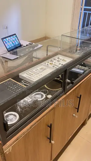 Used Showcase With 2 Cupboards