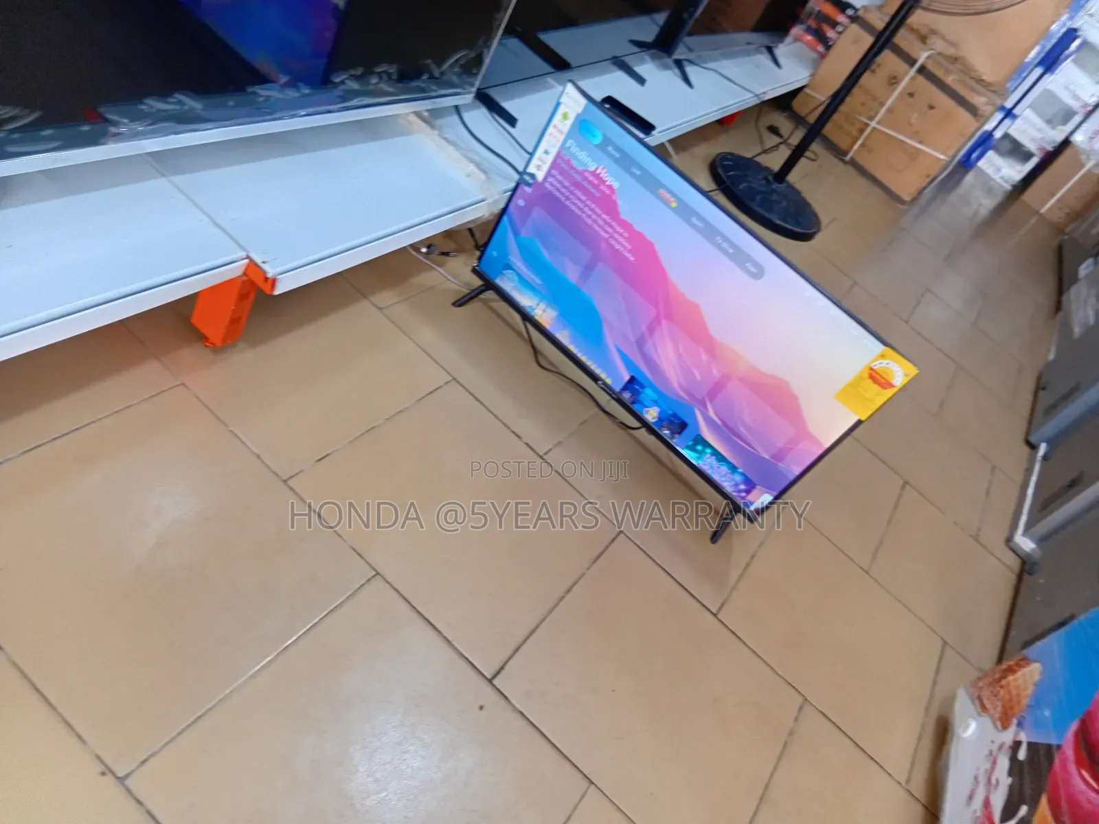 Dolphine Bay 32" – Smart Entertainment Hub