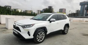 Toyota RAV4 XLE AWD 2019 Black