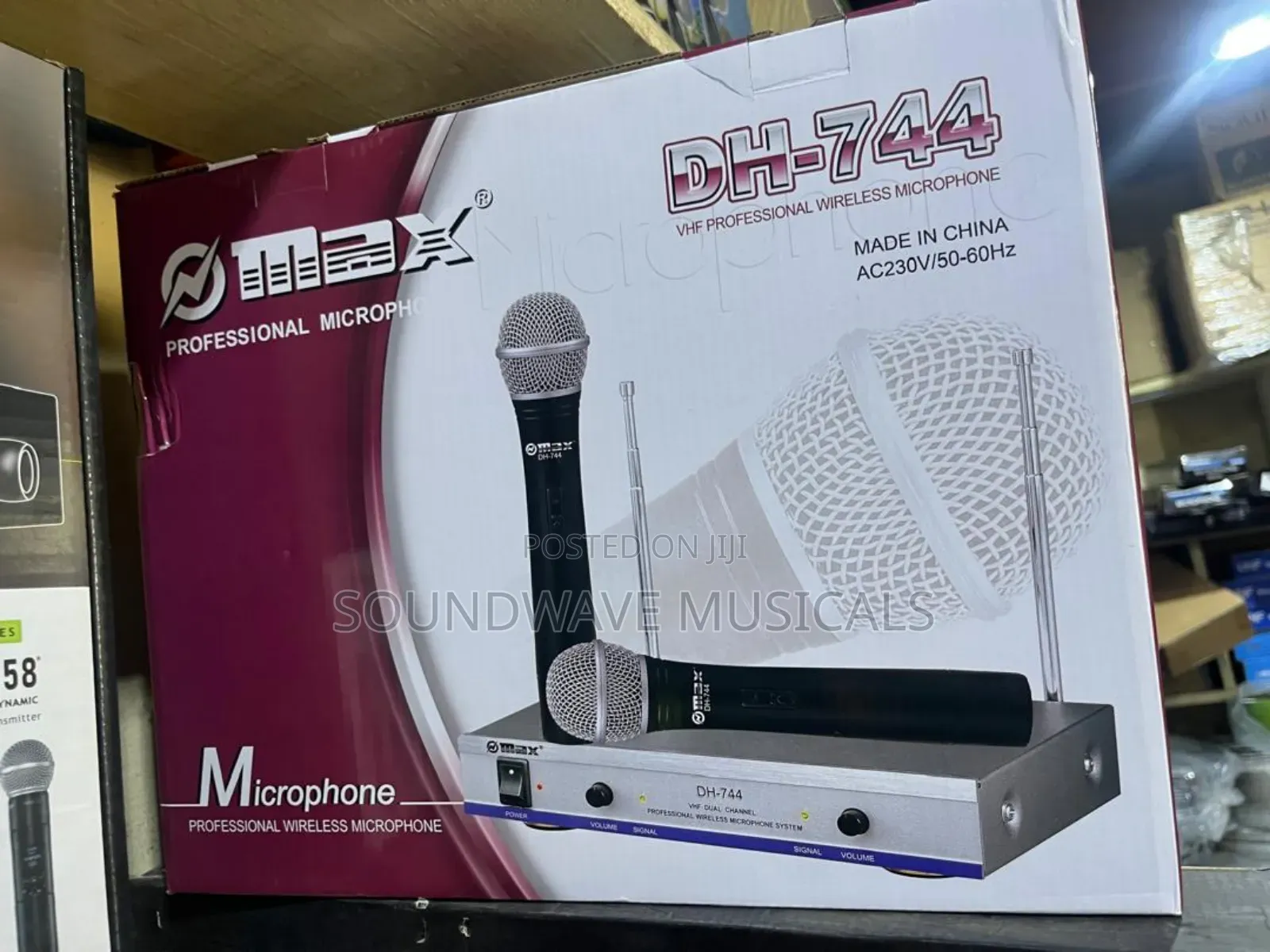 Max -Dh-744 VHF Wireless Microphone