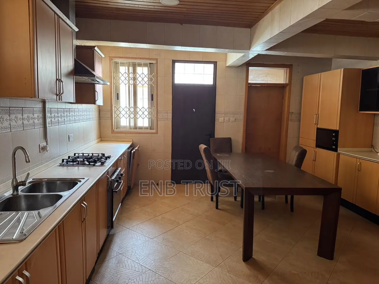 5bdrm Duplex in East Legon, American House for rent