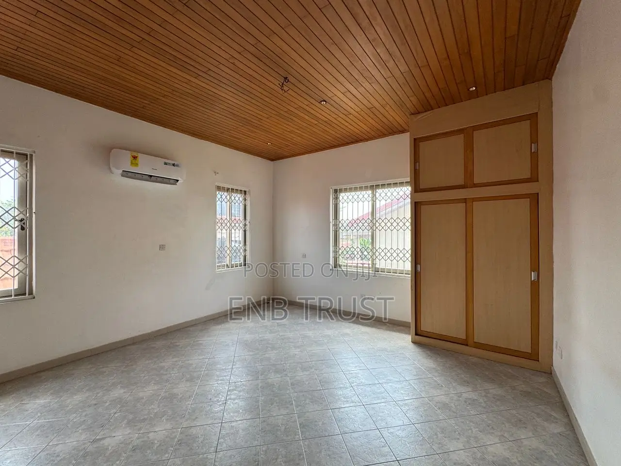 5bdrm Duplex in East Legon, American House for rent