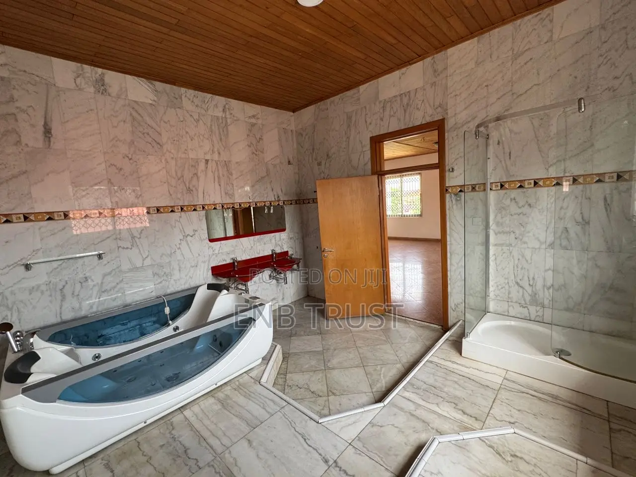 5bdrm Duplex in East Legon, American House for rent