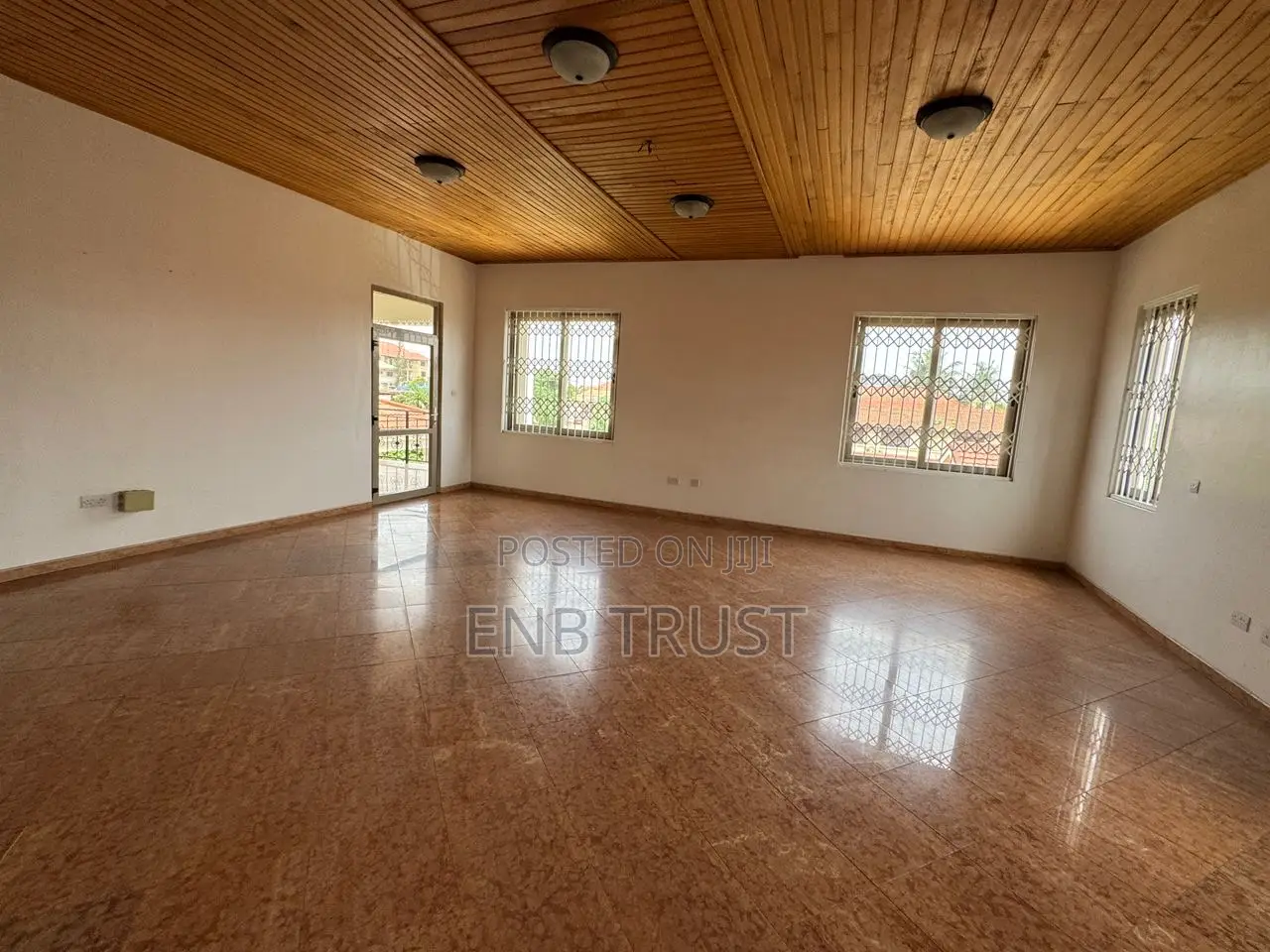 5bdrm Duplex in East Legon, American House for rent