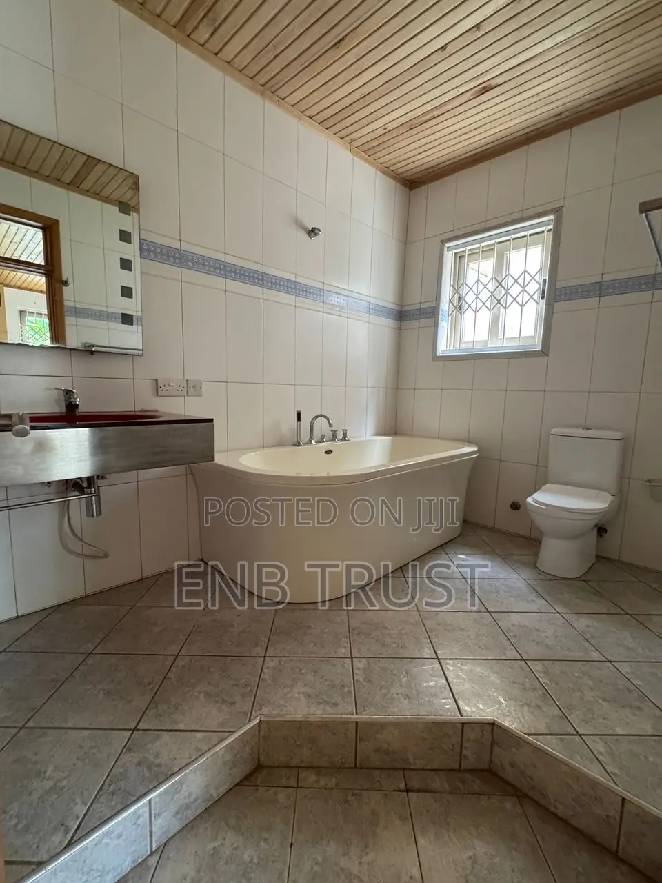 5bdrm Duplex in East Legon, American House for rent