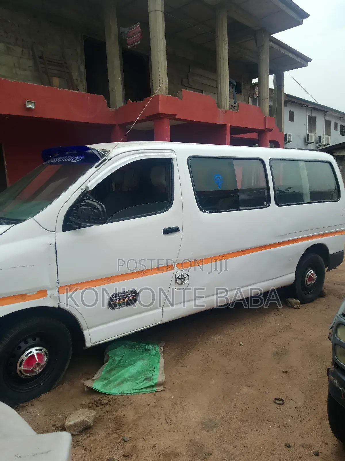 Toyota HiAce 2012 White