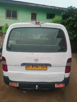Toyota HiAce 2012 White