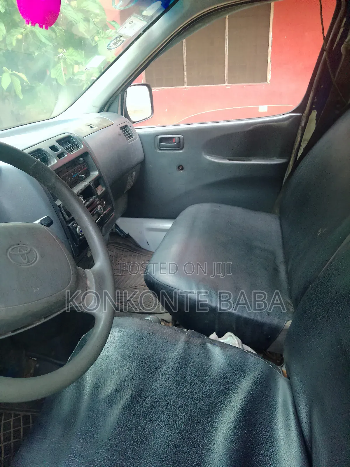 Toyota HiAce 2012 White
