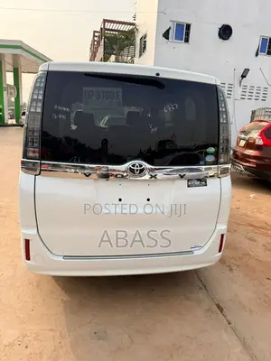 Toyota Voxy 2015 White