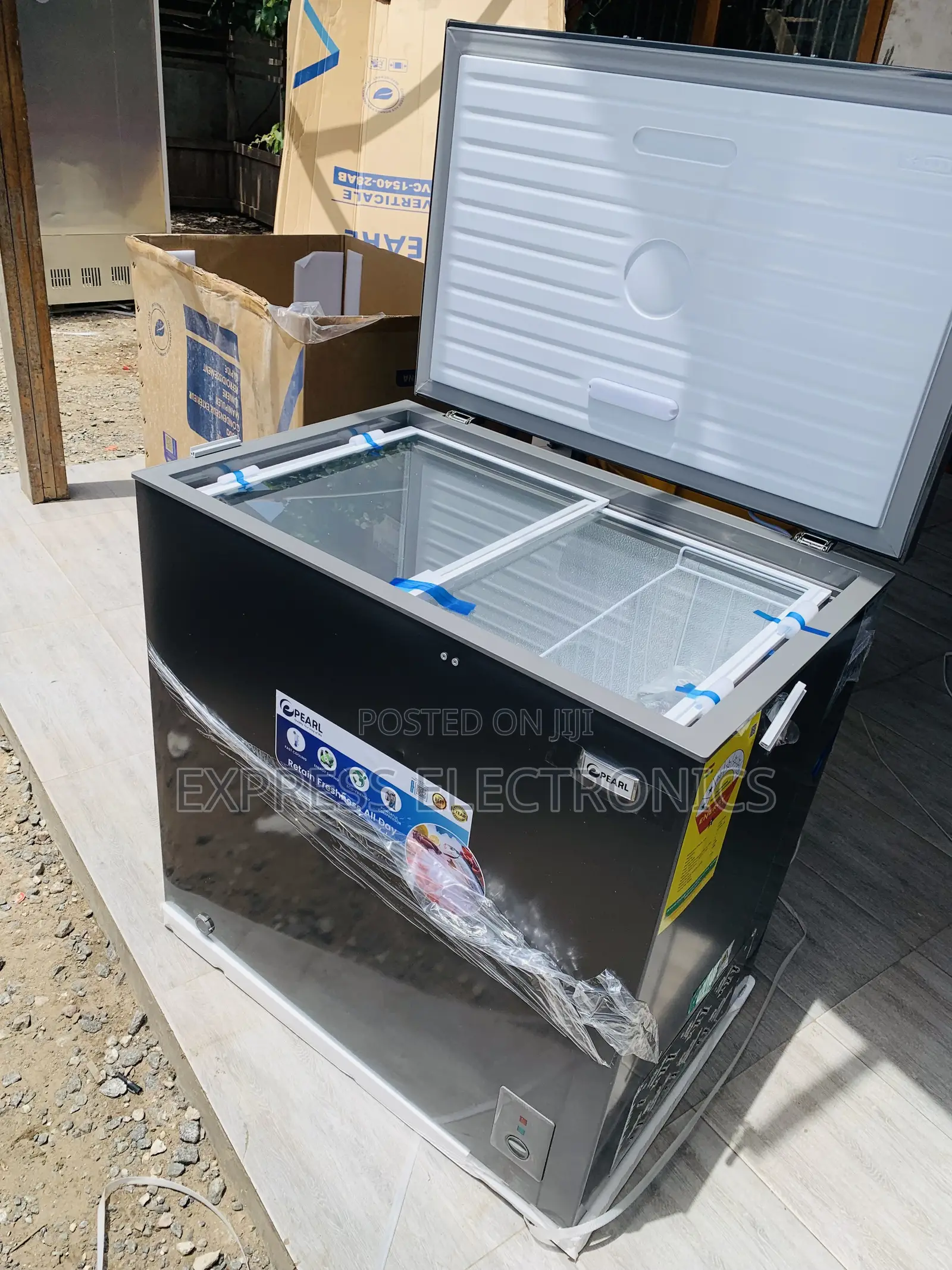 Ultra Modern Chest Freezer Single Door Pearl PCF-2620-13m