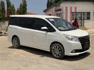 Toyota Noah 2.0 AWD (7 Seater) 2015 White