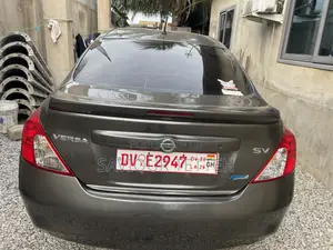 Nissan Versa 2013 Gray