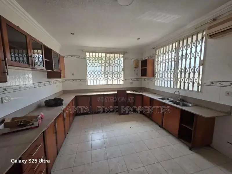 5bdrm House in East Legon for rent