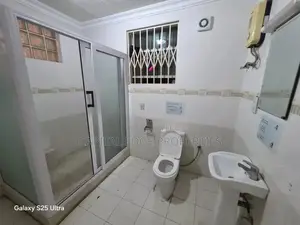 5bdrm House in East Legon for rent