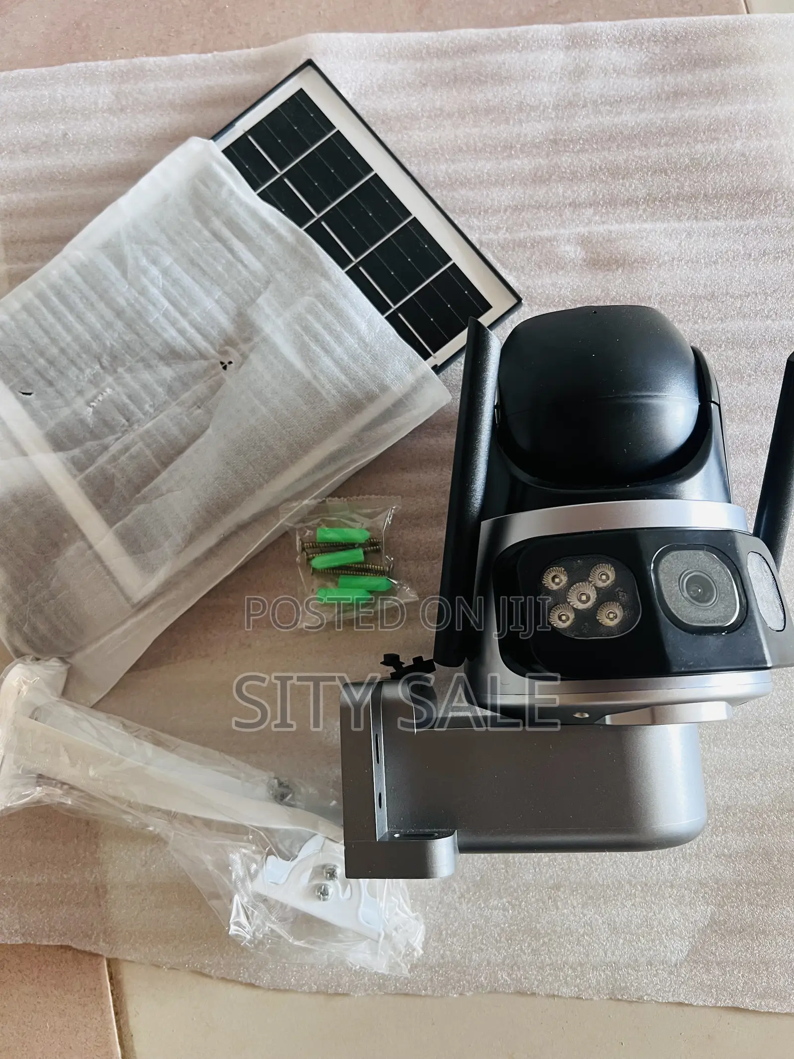 Dual-Lens and Dual-Screen Outdoor Solar Powered Security Camera