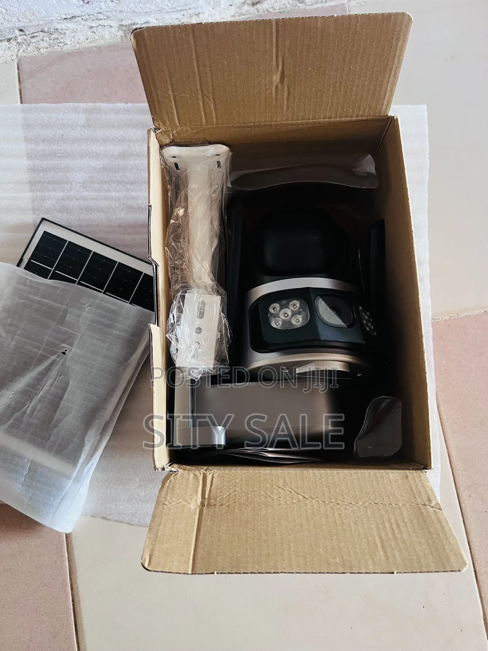 Dual-Lens and Dual-Screen Outdoor Solar Powered Security Camera