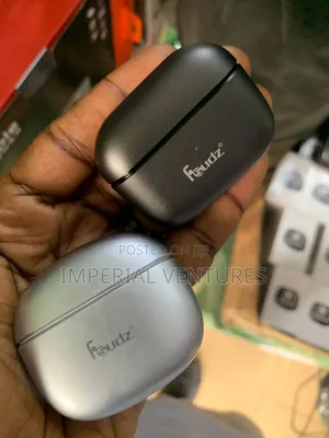 Fsudz Earpods With Metalic Case