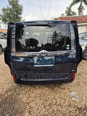 Toyota Voxy 2015